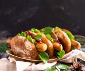 Vegetarische Bratwurst im Brötchen
