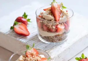 Healthy Erdbeer-Cheesecake im Glas