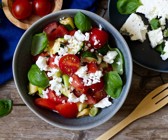 Tomaten-Zucchini-Salat mit Feta