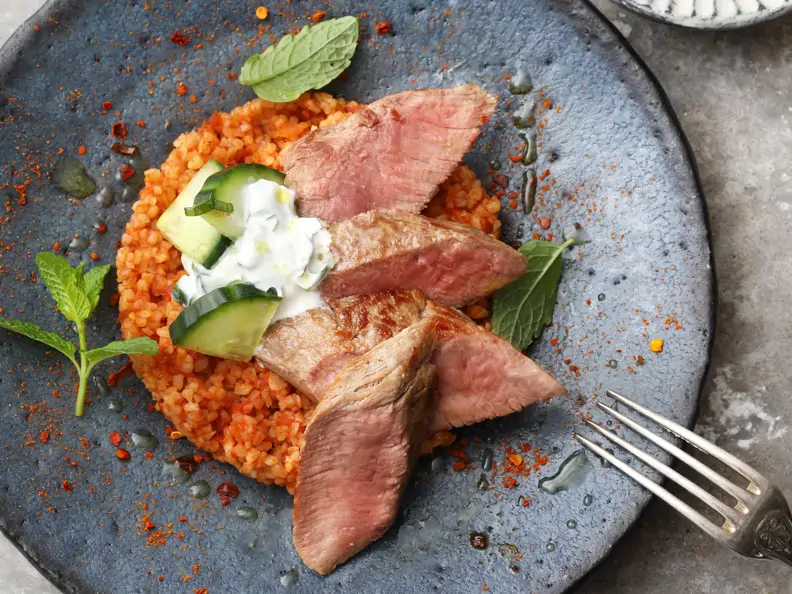 Lammrücken mit Harissa-Bulgur