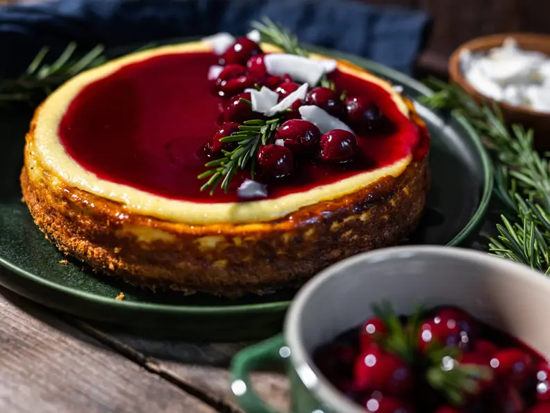 Spekulatius Cheesecake mit Kirschen und Rosmarin