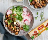 Reisbowl mit mariniertem Vitam-Tofu und Sesam