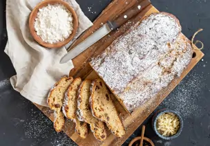 Smarter Quarkstollen mit Vollkorn und Rosinen