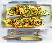 Gebackene Zucchini mit Couscous und Oliven