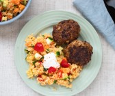 Gemüse-Couscous mit Rinderfrikadellen