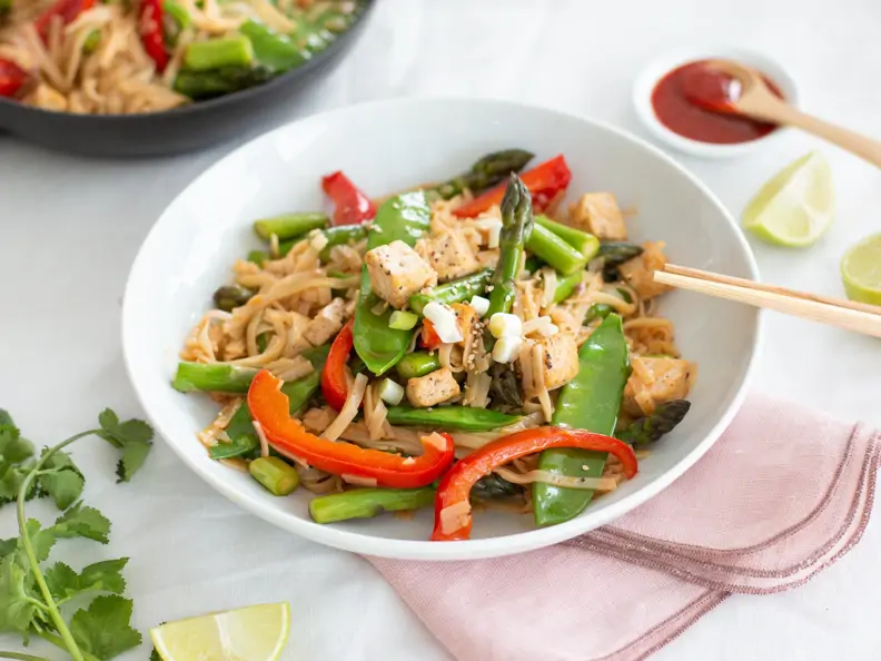 Bratnudeln mit Frühlingsgemüse und Tofu