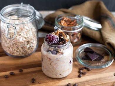 Kombination von nahrhaftem Oatmeal und aufputschendem Kaffee. Foto: Marieke Dammann