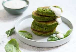Spinat-Pancakes mit Zitronenjoghurt