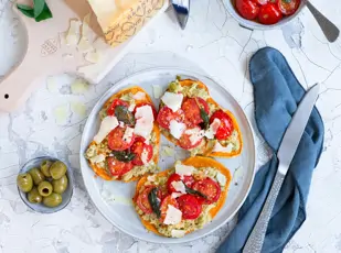Süßkartoffel-Crostini mit grüner Oliven-Grana-Paste