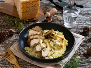 Hähnchenbrust mit Grana-Padano-Kruste, Lauch und Kartoffelpüree