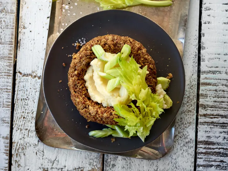 Schwarzbrotpudding mit Sellerie-Zweierlei