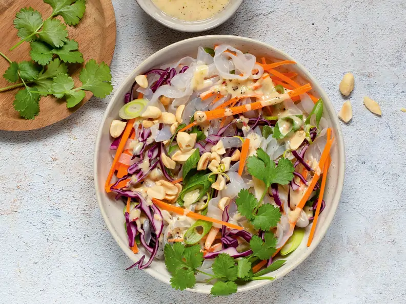 Konjaknudelsalat mit Tahini-Limetten-Sauce