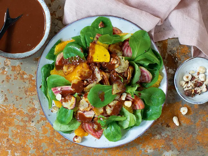Feldsalat mit Topinambur und Schoko-Orangen-Dressing