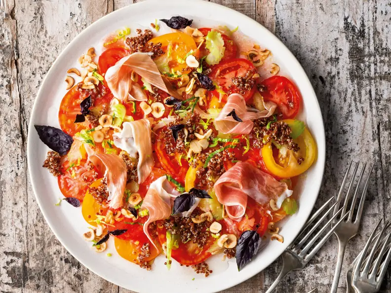 Tomatensalat, Bloody-Mary-Vinaigrette, Nuss-Quinoa