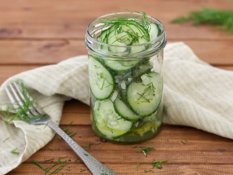 Gurkensalat mit Essig-Öl-Dressing