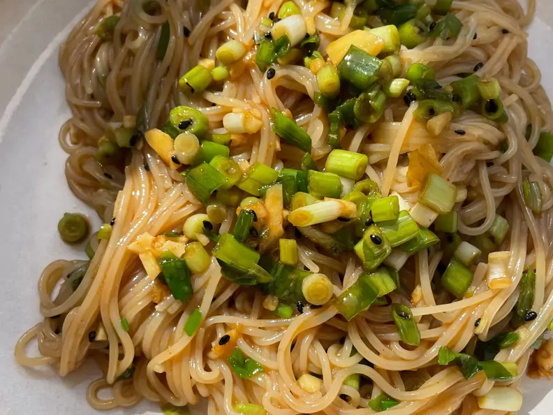Asiatischer Reisnudelsalat