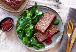 Veganer Nussbraten mit Pflaumenglasur