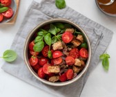 Sommerlicher Brotsalat mit Tomaten