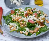 Spinat-Salat mit Rhabarber und Feta