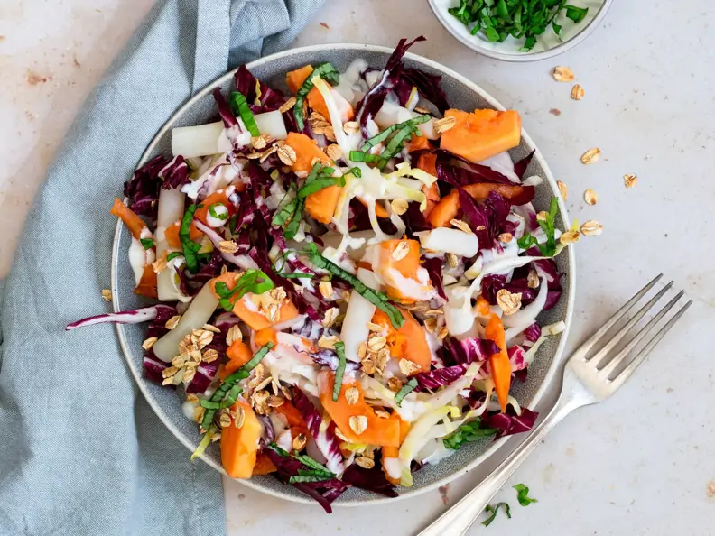 Papaya-Salat mit Gorgonzola-Dressing