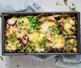 Erbsenpasta-Auflauf mit Zitronen-Béchamelsauce