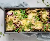 Erbsenpasta-Auflauf mit Zitronen-Béchamelsauce