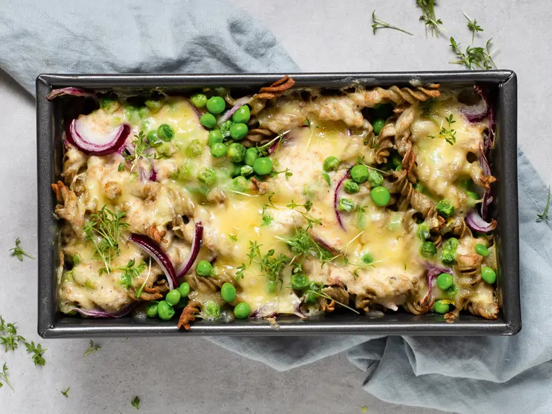 Erbsenpasta-Auflauf mit Zitronen-Béchamelsauce