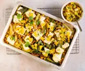 Feta auf Ofenlauch mit Kichererbsen und Orangen-Salsa