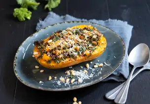 Butternut-Kürbis mit Grünkohlfüllung