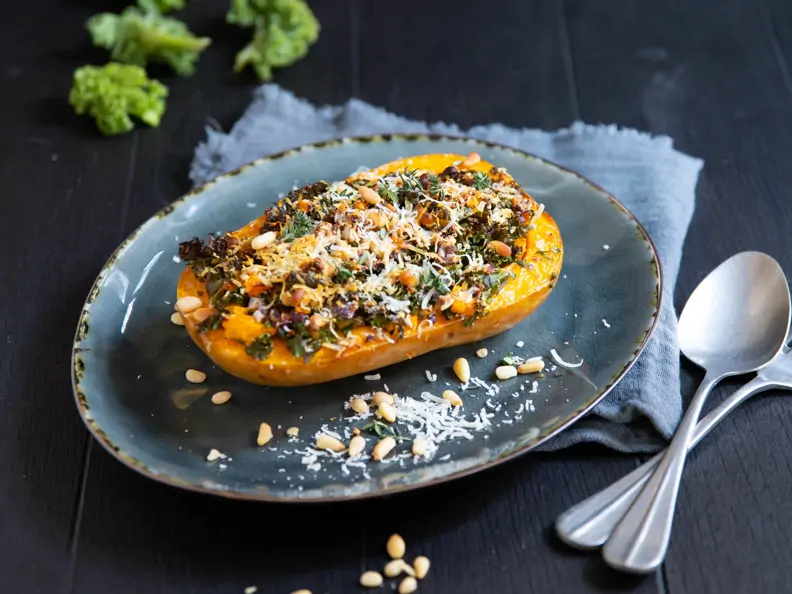 Butternut-Kürbis mit Grünkohlfüllung