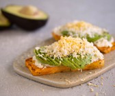 Avocado-Toast mit Ei