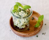 Kräuterbutter mit frischen Kräutern