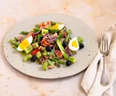 Thunfischsalat mit Oliven und Essig- Öl-Dressing