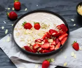 Buckwheat-Porridge mit Erdbeeren 