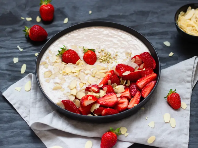 Buckwheat-Porridge mit Erdbeeren 