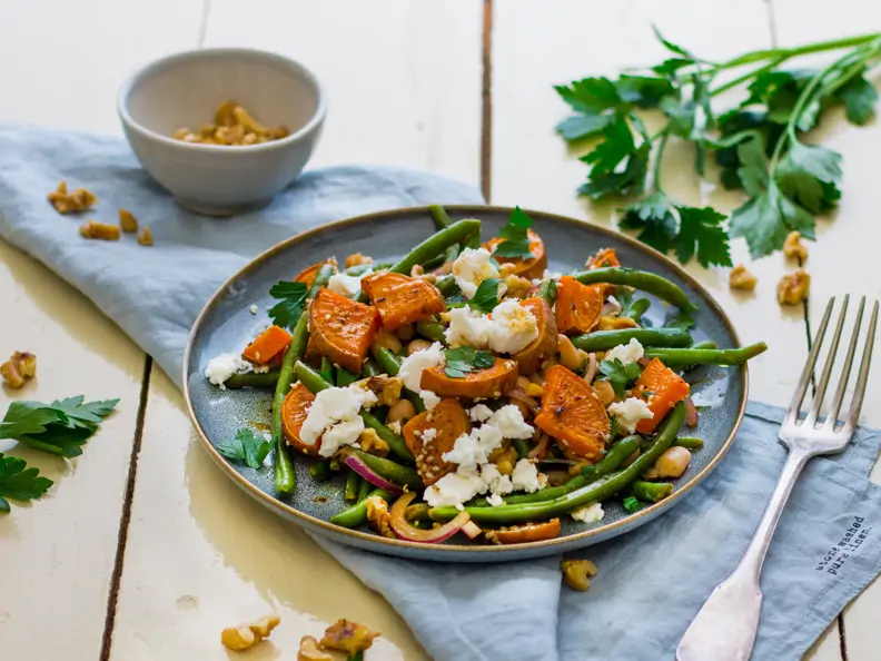 Bohnensalat mit gerösteter Süßkartoffel