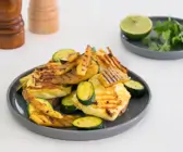 Grill-Halloumi mit Mango und Zucchini