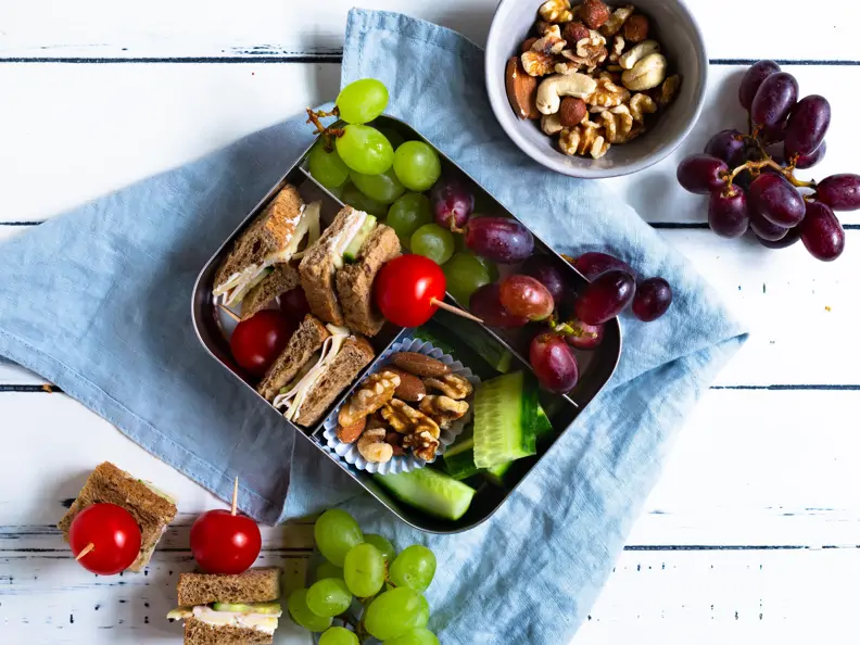 Frühstücks-Bento mit Brotspießen