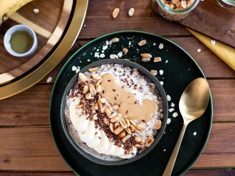 Overnight-Oats mit Banane und Erdnussmus