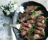 Röllchen aus Bündnerfleisch mit Büffelmozzarella