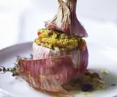 Zwiebeln mit Couscous-Füllung