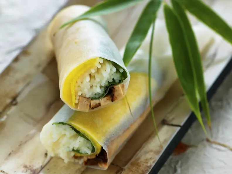 Frühlingsrollen auf vietnamesische Art mit Tofu und Mango