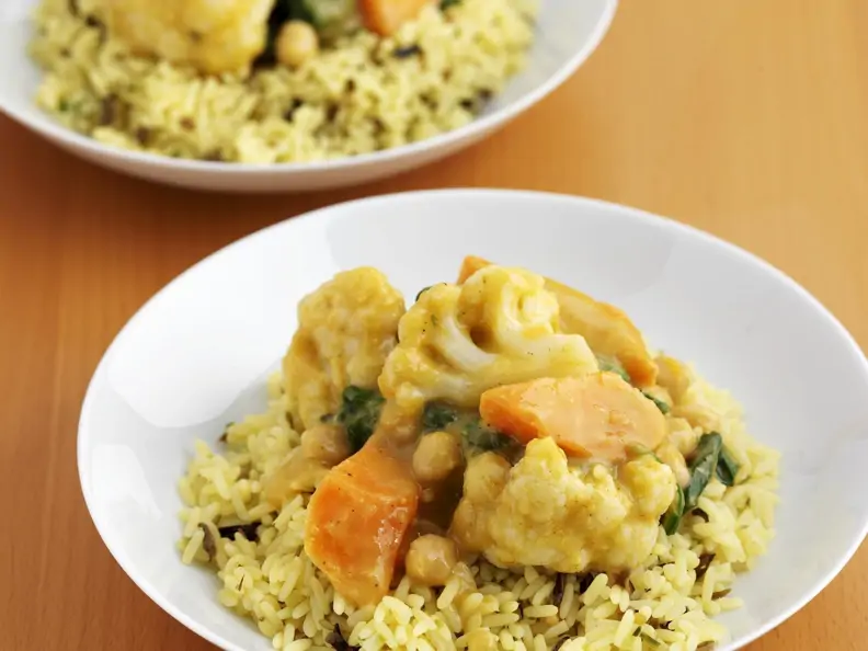 Indisches Gemüse-Curry mit Reis