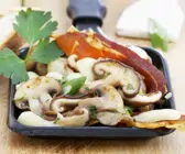 Raclette mit Champignons und Mozzarella
