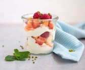 Obstsalat auf Quarkcreme mit Vanille