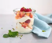 Obstsalat auf Quarkcreme mit Vanille