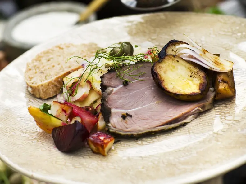 Lammbraten mit buntem Gemüse