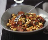 Kichererbsen-Tomaten-Gemüse mit Pinienkernen