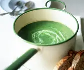 Spinat-Brennnessel-Suppe