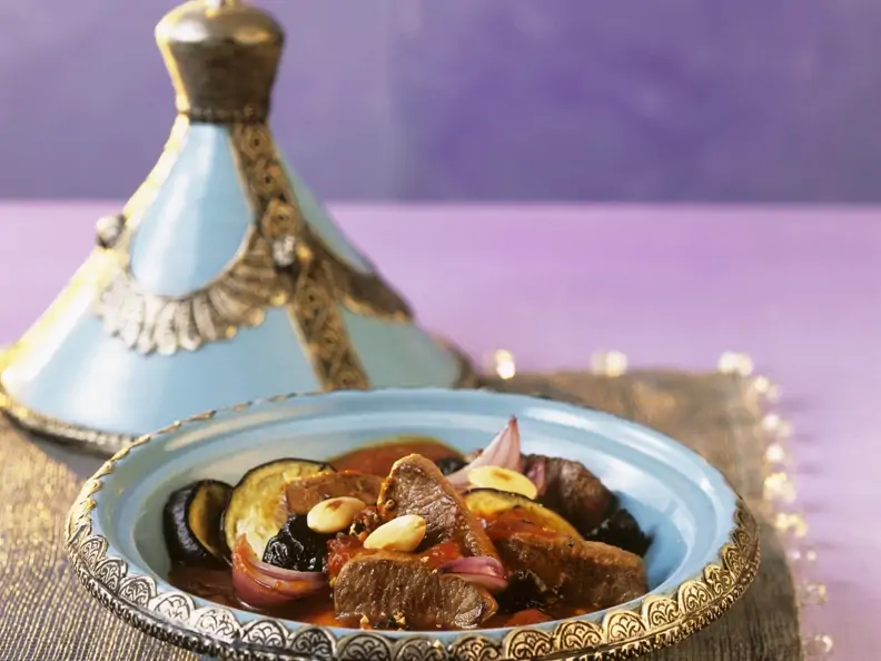 Lamm mit Gemüse und Mandeln aus der Tajine